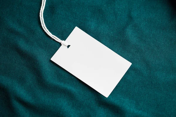 Kleider-Etikett-Tag blank weiße Attrappe Stockfoto