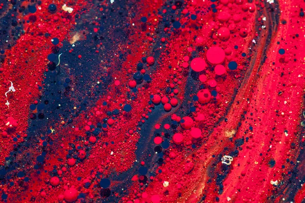 Olja och bläck bubblor röda och gyllene droppar makro bakgrund — Stockfoto