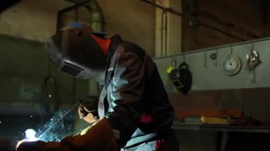 Kaynakçı inşaat kapalı