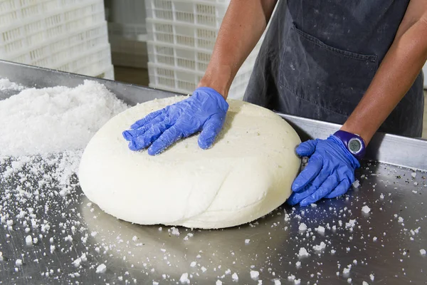 Salting of a piece of cheese — Stock Photo, Image