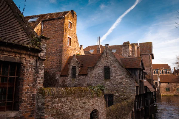 Casa Pared De Ladrillo De Espera Para La Reconstruccion En Casco