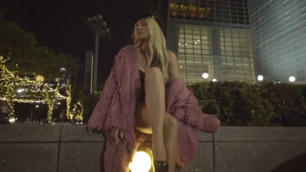 Young Funny Woman Blonde Hair Pink Fur Coat Sitting Posing — Stock Video