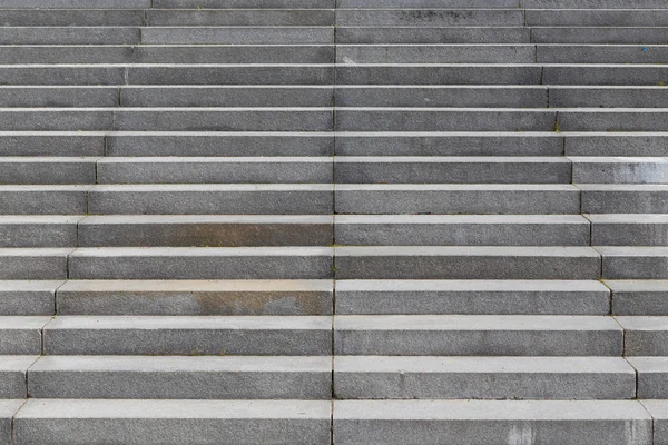 Escaliers d'un bâtiment moderne — Photo