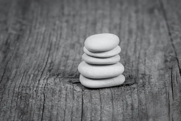 Pirámide Piedras Zen Tablero Madera — Foto de Stock