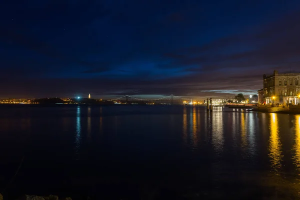 Noční Pohled Řece Tejo Obchodní Náměstí Lisabon Portugalsko — Stock fotografie