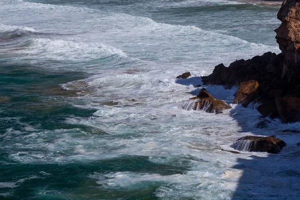 Agua Olas Rocas Acantilado Ocea Atlántica — Foto de Stock