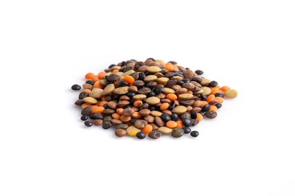 Mistura de lentilhas em um fundo branco — Fotografia de Stock