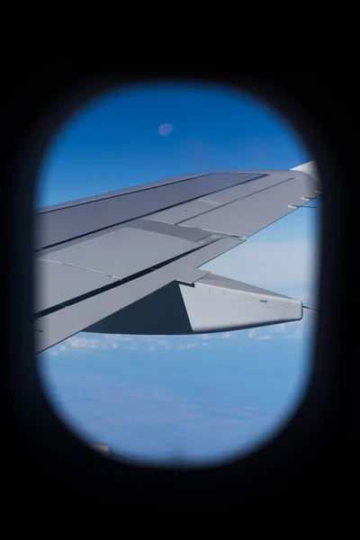 Blick aus dem Flugzeugfenster — Stockfoto