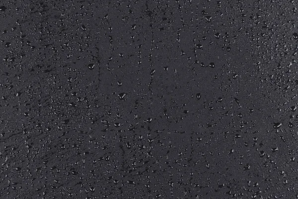 Gotas de água em pedra escura — Fotografia de Stock