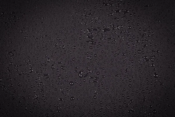 Gotas de água em pedra escura — Fotografia de Stock