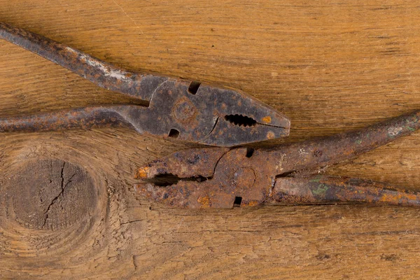 Vecchi utensili pinze arrugginite — Foto Stock