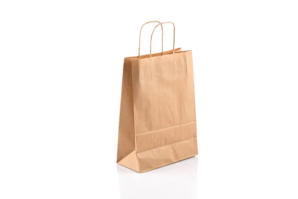 Χαρτί τσάντα για ψώνια σε λευκό — Φωτογραφία Αρχείου