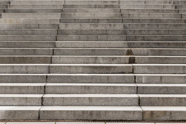Escaliers abstraits en béton moderne — Photo