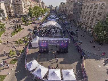 Kiev Khreshchatyk'a Caddesi üzerinde Eurovision Köyü Merkez girişi