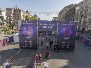 Kiev Khreshchatyk'a Caddesi üzerinde Eurovision Köyü Merkez girişi