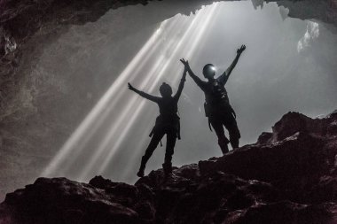 Yogyakarta, Endonezya-mağaradaki insanlar