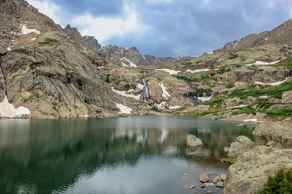 Kayalık Dağ Gölü Yatay — Stok fotoğraf