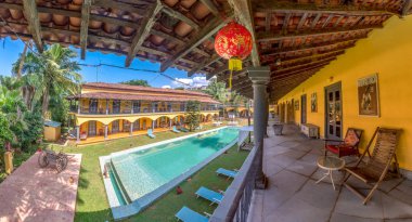 Büyük Havuzlu Sarı Otel