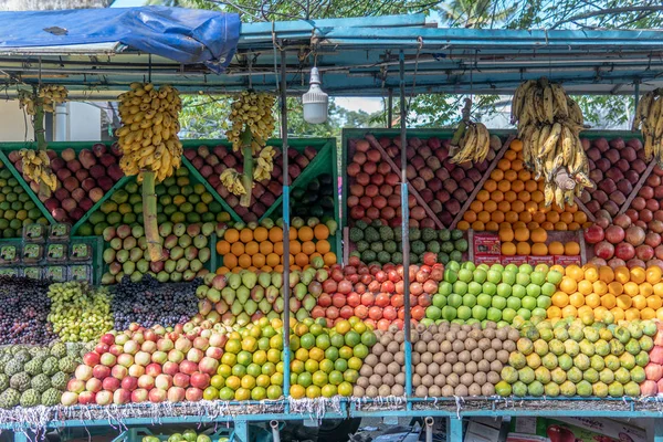 Stort fruktställ i Kochi, Kerala — Stockfoto