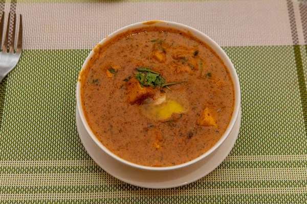 Boter Paneer Curry geserveerd in de kom voor het diner — Stockfoto