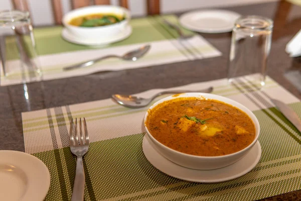 Boter Paneer Curry geserveerd in de kom voor het diner — Stockfoto
