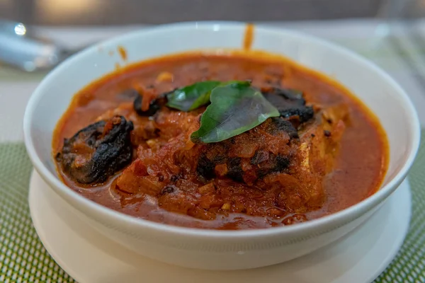 Indiase zeevruchten curry soep in schaal — Stockfoto