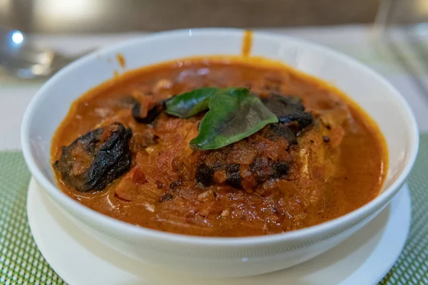 Indiase zeevruchten curry soep in schaal — Stockfoto