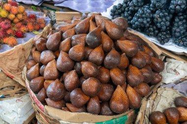 Endonezya 'dan Yılan Meyvesi