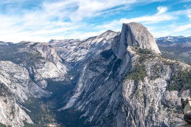 Yosemite 'nin Yarım Kubbesi' nin manzarası