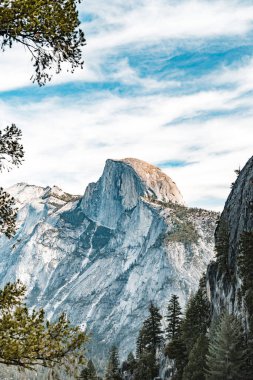 Yosemite 'nin Yarım Kubbesi' nin manzarası