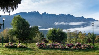 El Bolson spelled out in flowers