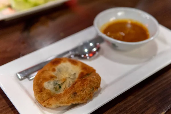 Crêpe de Scallian avec trempette au curry — Photo