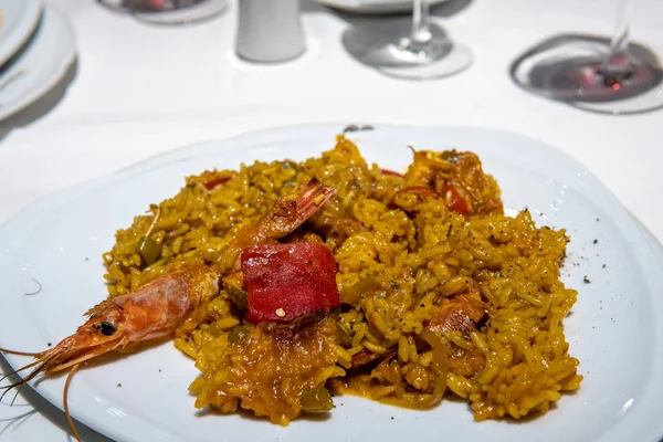 Camarão espanhol Paella no prato — Fotografia de Stock