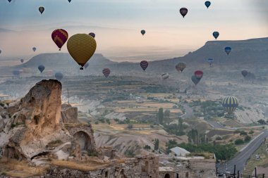 Kapadokya'da sıcak hava balonlarını izlemek