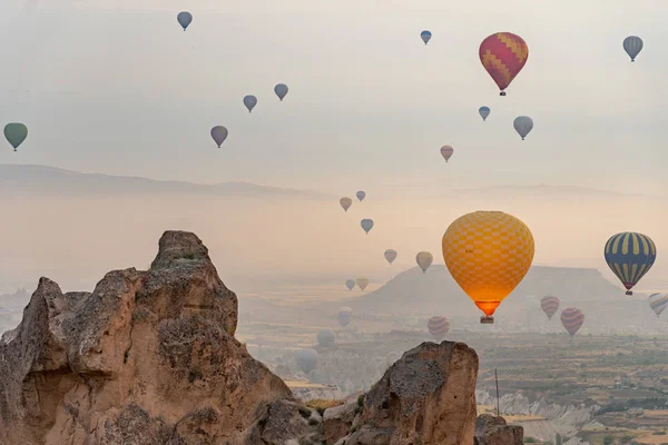 Regarder les montgolfières en Cappadoce — Photo