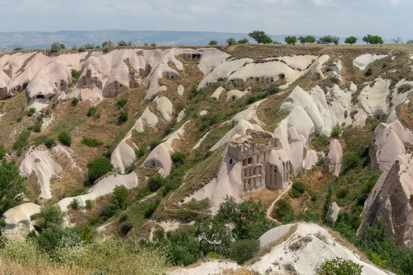 Печери в долині Підджен Каппадокія — стокове фото