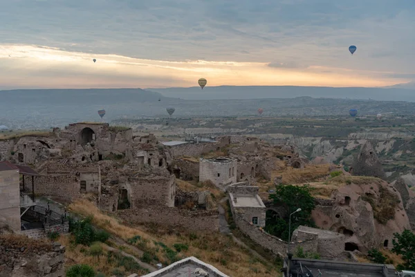 Watching balloons take off in Cappadocia — Stock Photo, Image