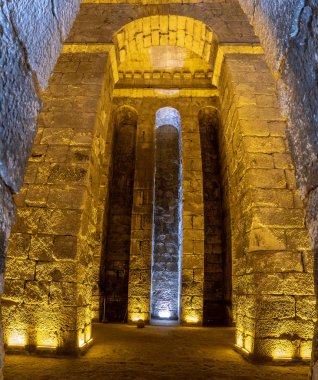 Mardin dışındaki Dera'da Yeraltı Su Sarnıcı, Türkiye