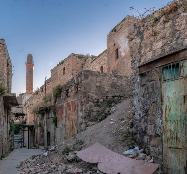 Мардін мечеть в Старому місті з руїнами на передньому плані — стокове фото