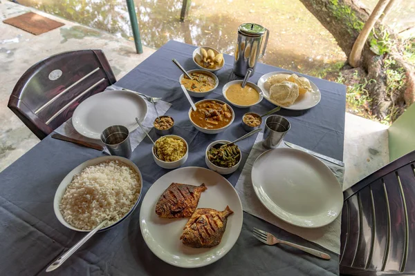 桌上的南印度食品的多样性 — 图库照片