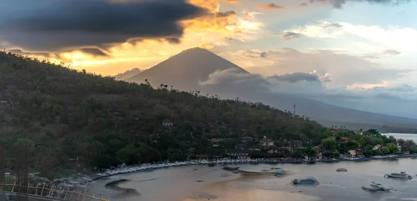 Monte Agung em East Bali, Amed, Indonésia — Fotografia de Stock