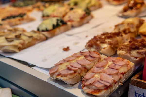 Pizza Una Sola Porción Hecha Una Rebanada Pan Tostada — Foto de Stock