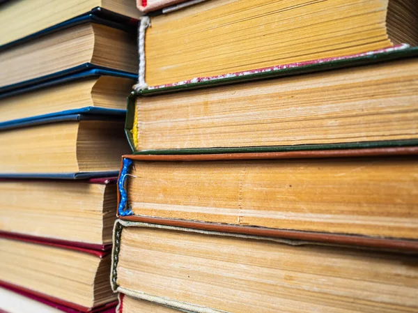 Un Grand Nombre De Vieux Livres Empiles Les Uns Sur Les Autres Livres Pour L Etude De Differentes Litteratures Vente De Livres Pays Bas Document Stock Photo Un Grand Nombre De Vieux Livres Empiles Les Uns Sur Les Autres Livres Pour L Etude De Differentes Litteratures Vente De Livres Pays Bas Document Stock Photo