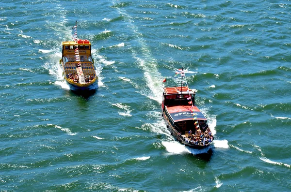 波尔图 葡萄牙 2014年 里贝拉杜罗河上的旅游船只 — 图库照片