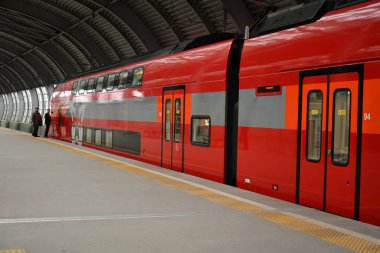Moskova. Rusya-07 / 11 / 2019: Moskova 'daki Domodedovo uluslararası havaalanı istasyonunda Aeroekspres tren
