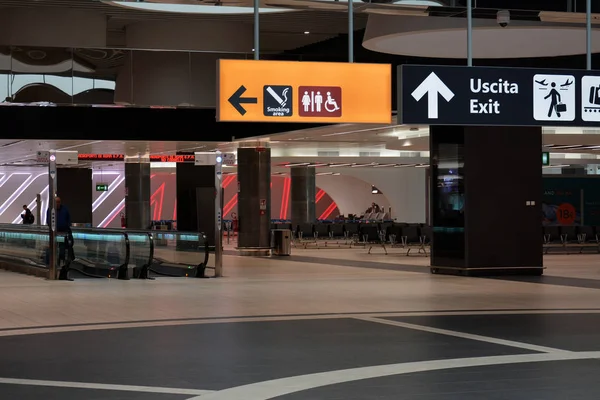 Roma Italia 2019 Sala Salidas Del Aeropuerto Internacional Fiumicino —  Fotos de Stock