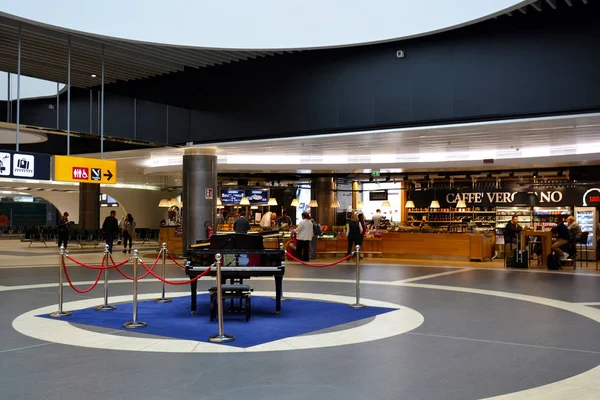 Рим Италия 2019 Зал Вылетов Международного Аэропорта Фьюмичино — стоковое фото
