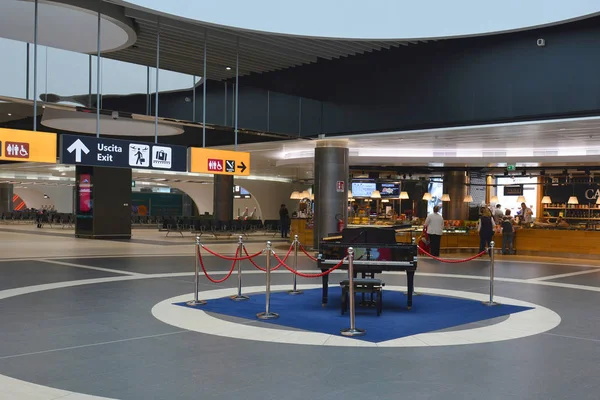 Rzym Włochy 2019 Sala Odlotów Międzynarodowego Lotniska Fiumicino — Zdjęcie stockowe