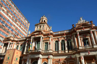 Porto Alegre, Rio Grande do Sul. Brezilya - 20 Aralık 2019: Eski Belediye Binası veya Pao dos Aorianos belediyesinin merkezi olarak da bilinir. 