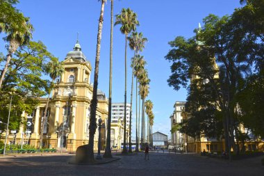 Porto Alegre, Rio Grande do Sul. Brezilya - 20 Aralık 2019: Rio Grande do Sul Sanat Müzesi tarihi şehir merkezinde, gümrük meydanında